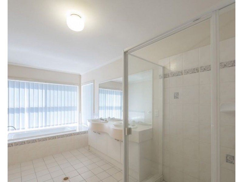 28 Karri Place, Bridgeman Downs QLD 4035