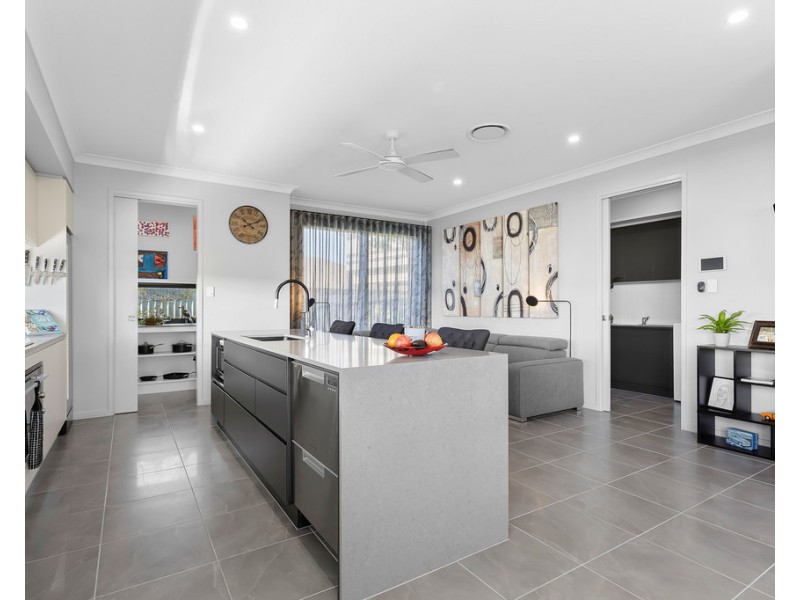 63 Thompson Street, Zillmere QLD 4034