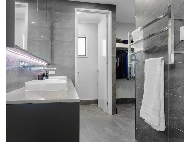 63 Thompson Street, Zillmere QLD 4034