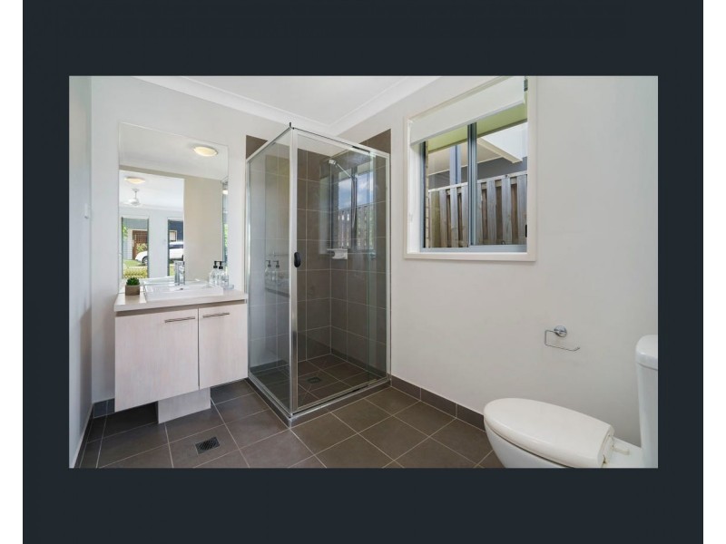10 April Crescent, Bridgeman Downs QLD 4035
