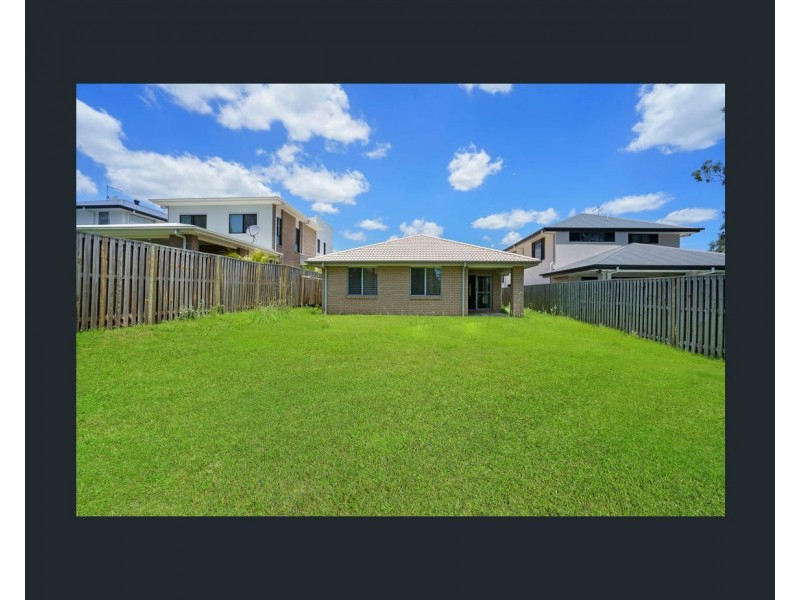 10 April Crescent, Bridgeman Downs QLD 4035