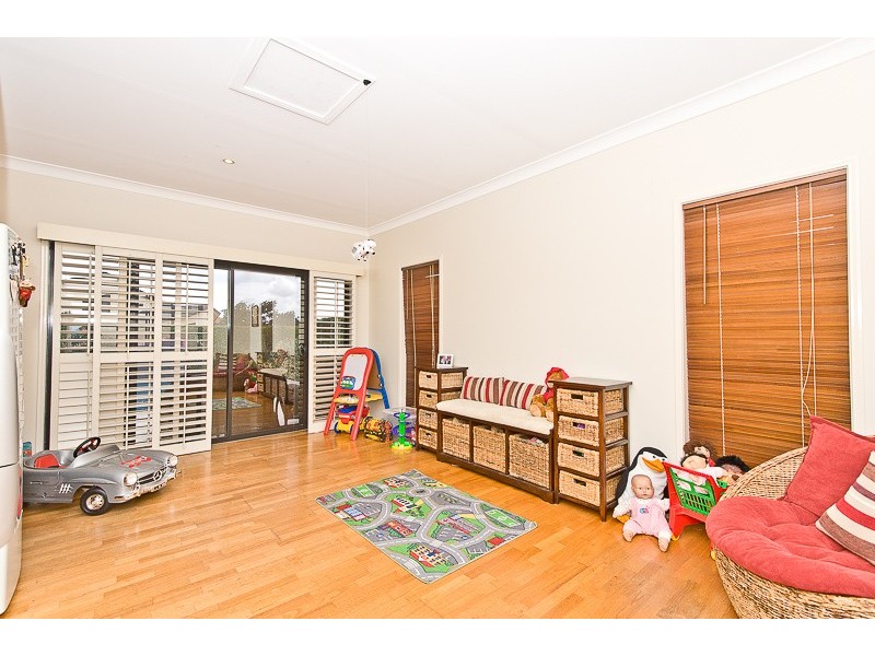 16 Carides Place, Mcdowall QLD 4053