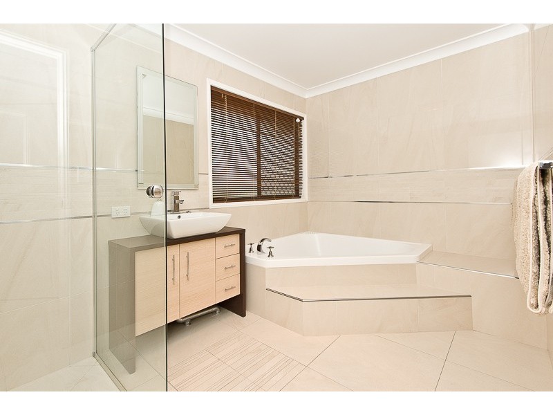 16 Carides Place, Mcdowall QLD 4053