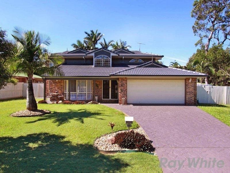 8 Peterson Place, Bridgeman Downs QLD 4035