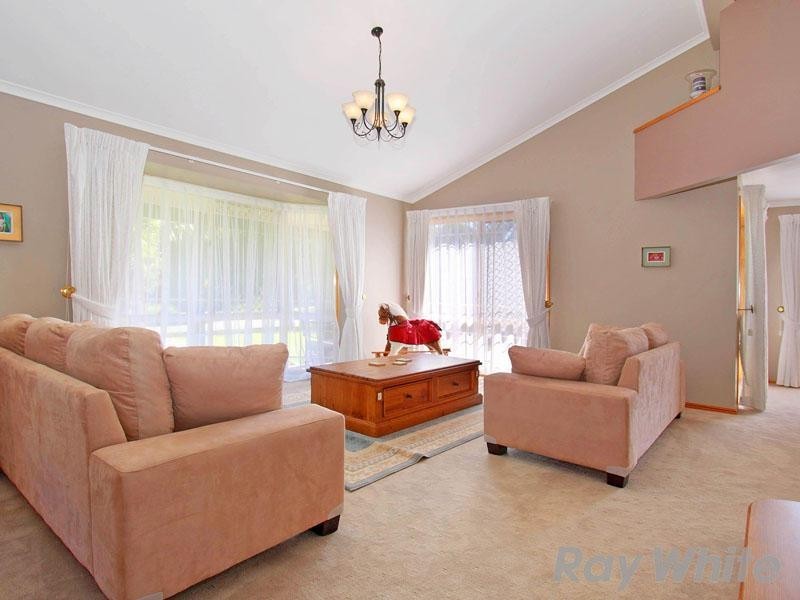 8 Peterson Place, Bridgeman Downs QLD 4035