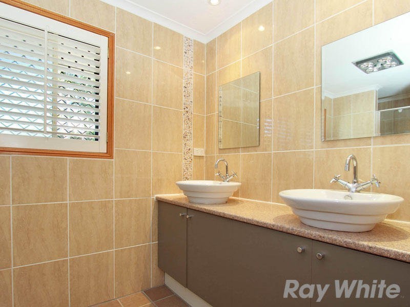 8 Peterson Place, Bridgeman Downs QLD 4035