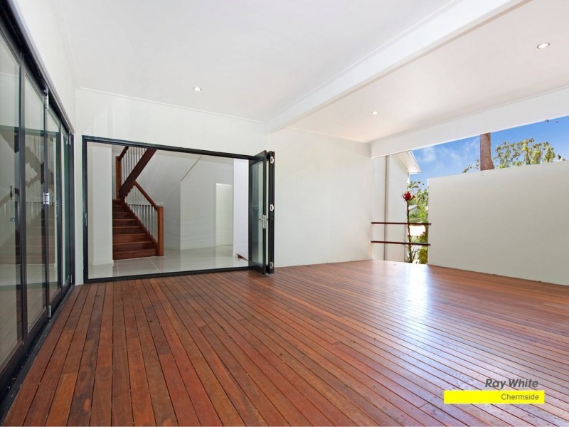 8 Amott Street, Stafford Heights QLD 4053