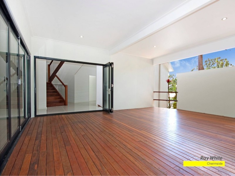 8 Amott Street, Stafford Heights QLD 4053