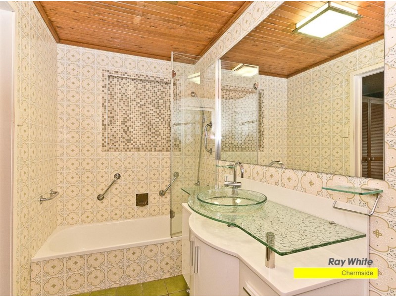 18 Whytecliffe Parade, Woody Point QLD 4019