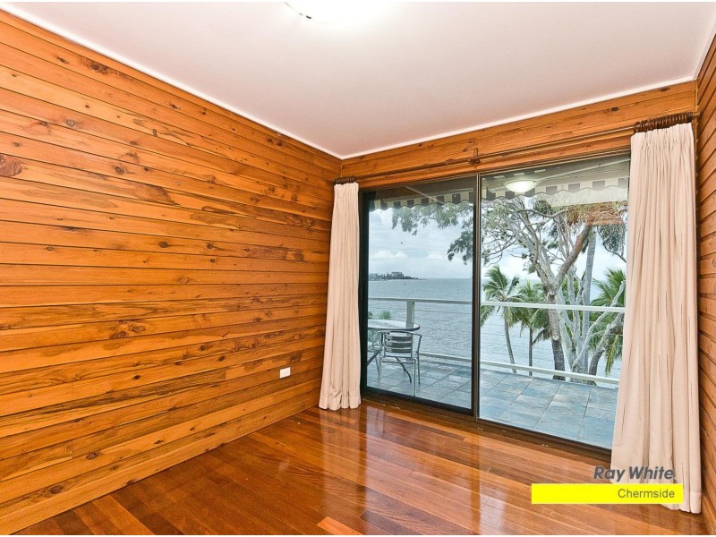 18 Whytecliffe Parade, Woody Point QLD 4019