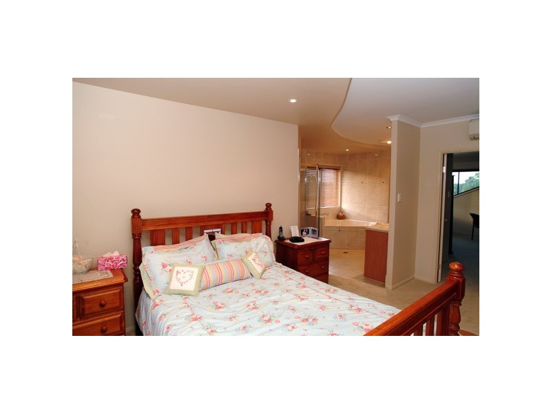 15 Fiesole Place, Bridgeman Downs QLD 4035