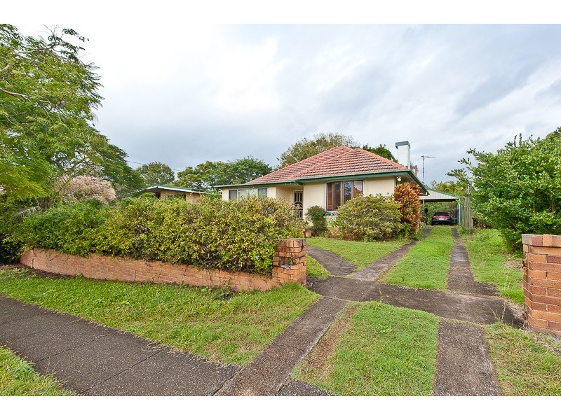19 Hall Street, Chermside QLD 4032