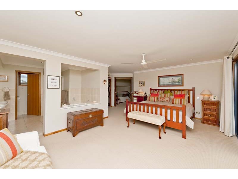 1 Estonia Avenue, Bridgeman Downs QLD 4035