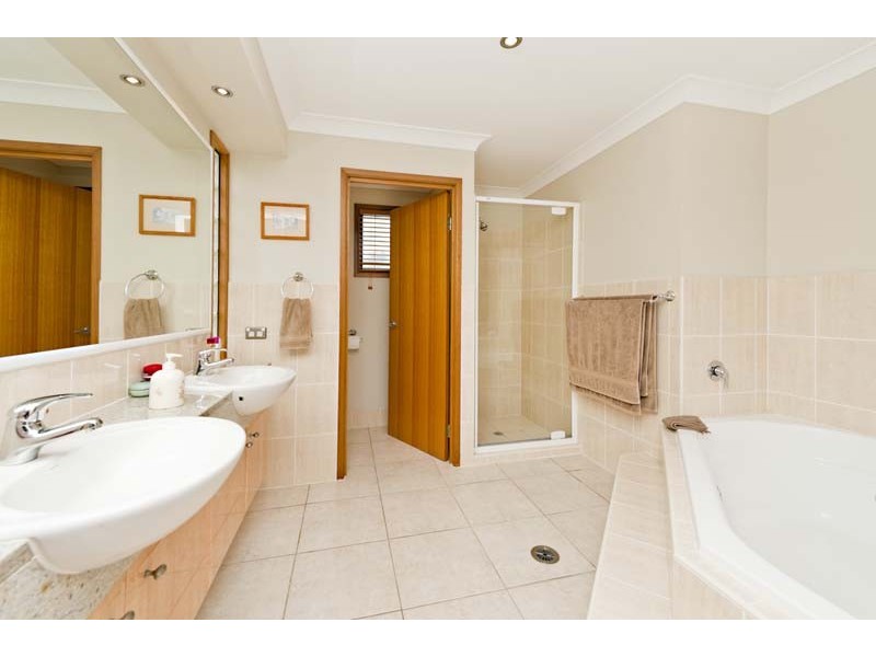 1 Estonia Avenue, Bridgeman Downs QLD 4035