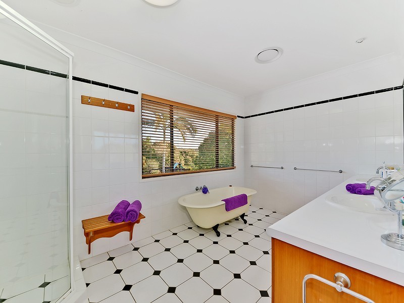 103 Bridgeman Road, Bridgeman Downs QLD 4035