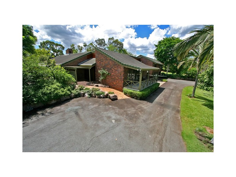 103 Bridgeman Road, Bridgeman Downs QLD 4035