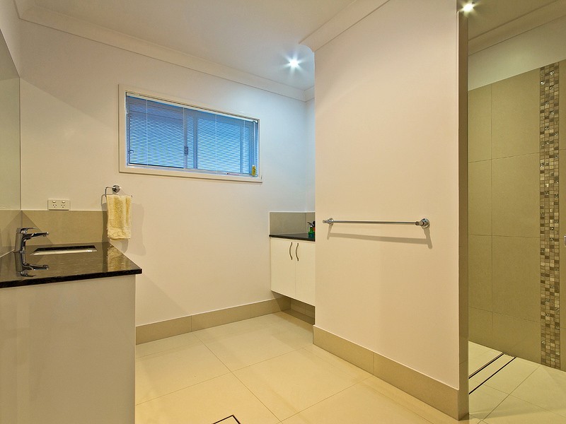 4 Dress Circle Court, Bridgeman Downs QLD 4035