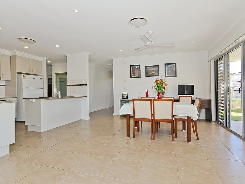 20 Hillside Circuit, Chermside West QLD 4032