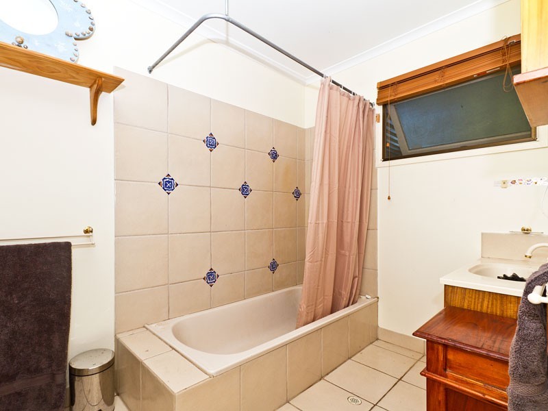 21 Knutsford Street, Chermside West QLD 4032