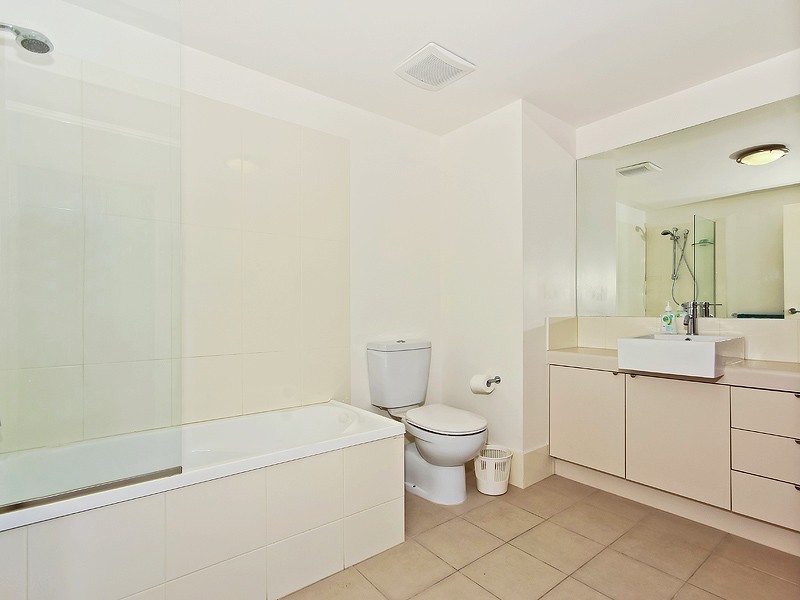 40/27 Playfield Street, Chermside QLD 4032