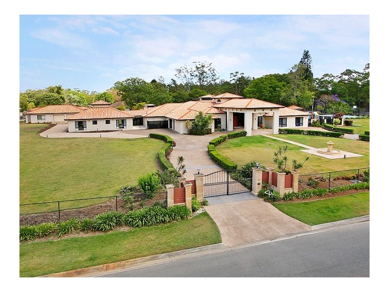 7 Bernborough Place, Bridgeman Downs QLD 4035