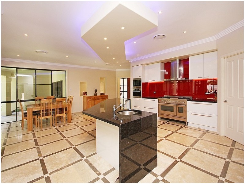 7 Bernborough Place, Bridgeman Downs QLD 4035