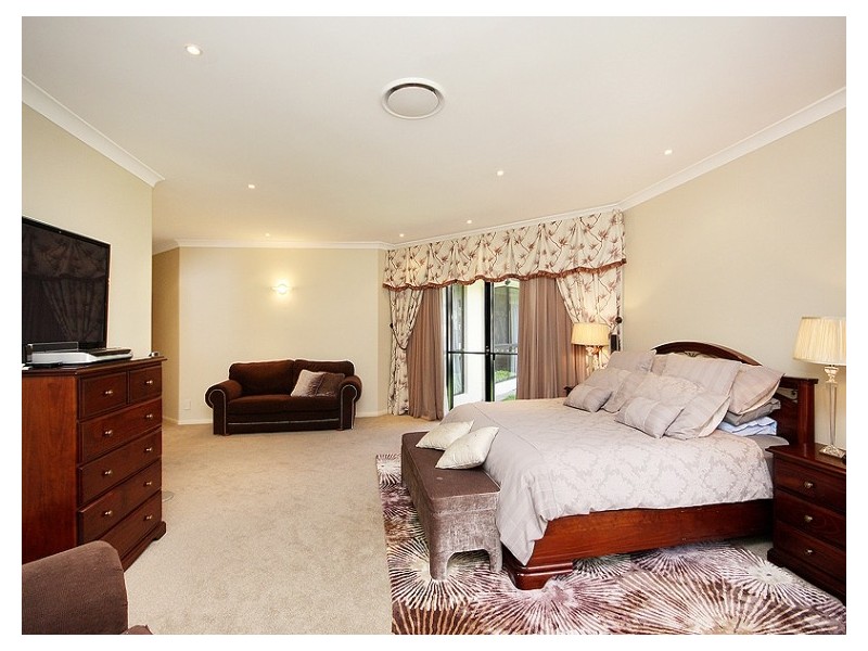 7 Bernborough Place, Bridgeman Downs QLD 4035