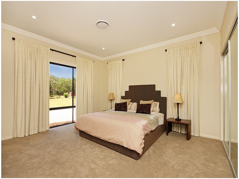 7 Bernborough Place, Bridgeman Downs QLD 4035