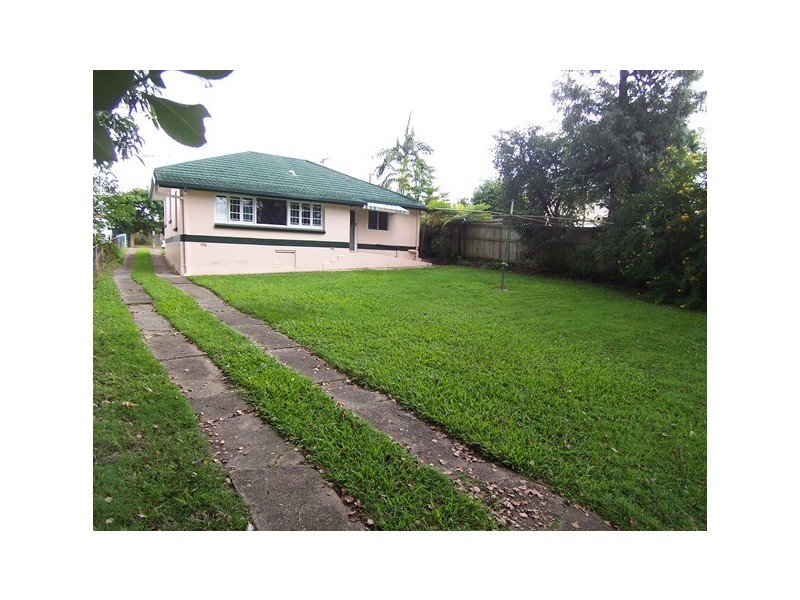 17 Dawn Street, Kedron QLD 4031