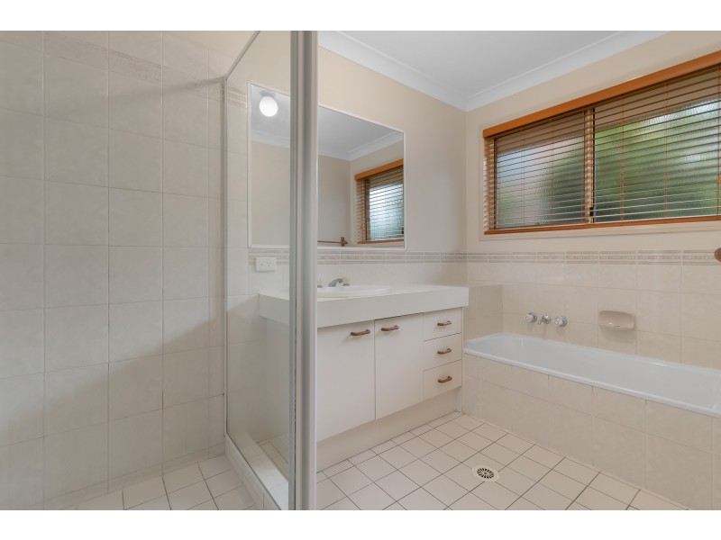 19 Bangalow Street, Bridgeman Downs QLD 4035