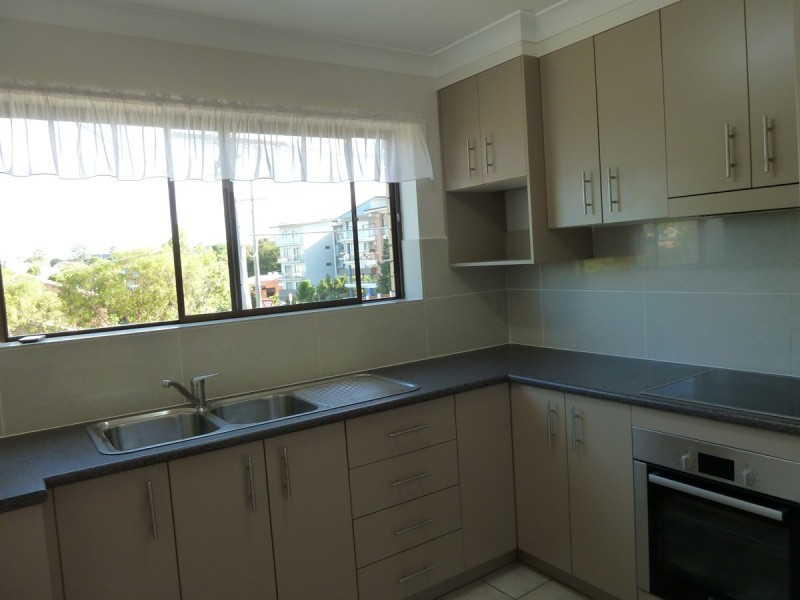 2/25 Hilltop Avenue, Chermside QLD 4032