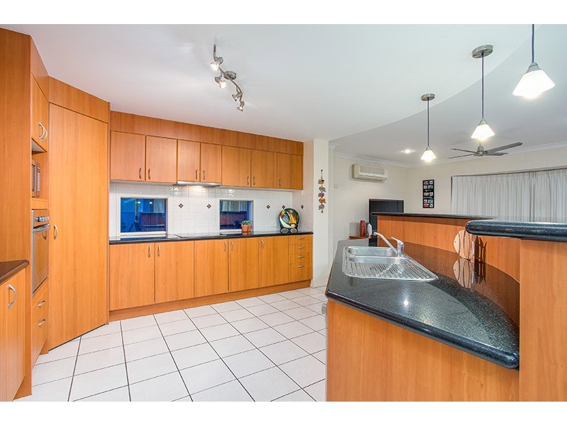 8 Estonia Avenue, Bridgeman Downs QLD 4035