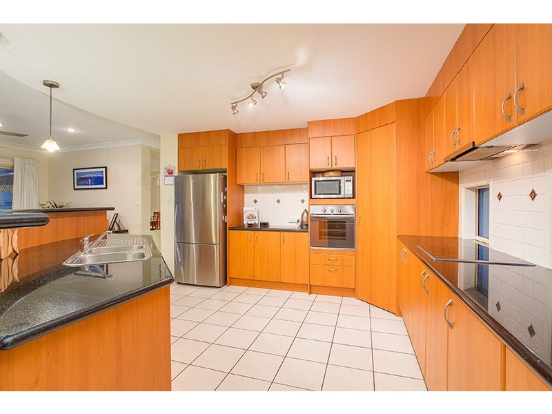 8 Estonia Avenue, Bridgeman Downs QLD 4035