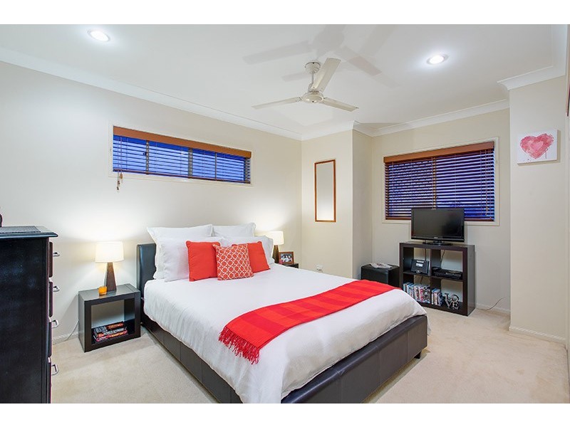 8 Estonia Avenue, Bridgeman Downs QLD 4035