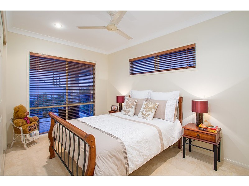 8 Estonia Avenue, Bridgeman Downs QLD 4035