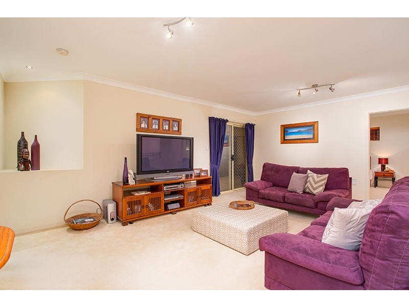 8 Estonia Avenue, Bridgeman Downs QLD 4035