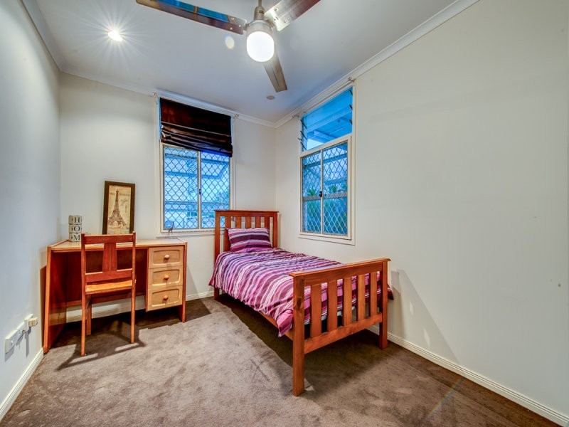 8 Farnell Street, Chermside QLD 4032