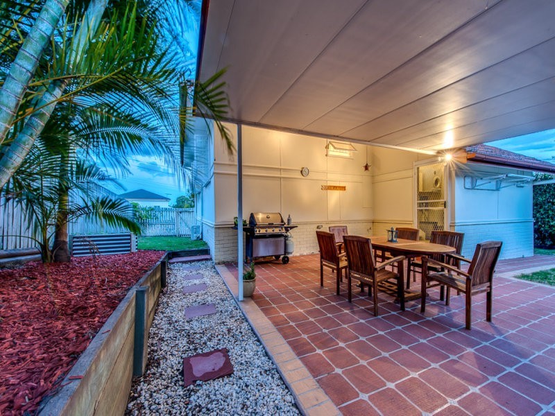 8 Farnell Street, Chermside QLD 4032