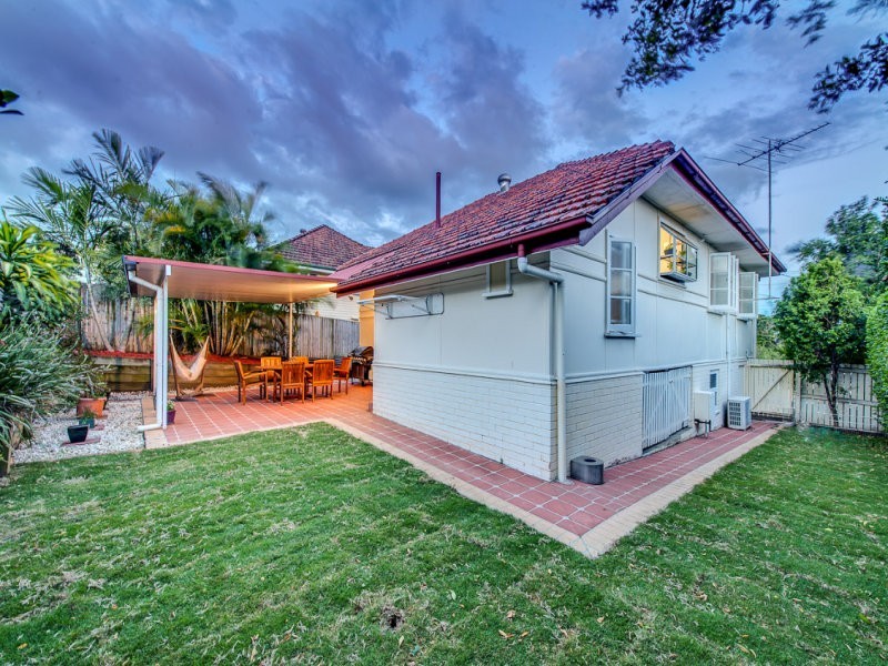 8 Farnell Street, Chermside QLD 4032