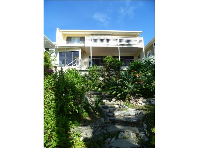 18 Whytecliffe Parade, Woody Point QLD 4019