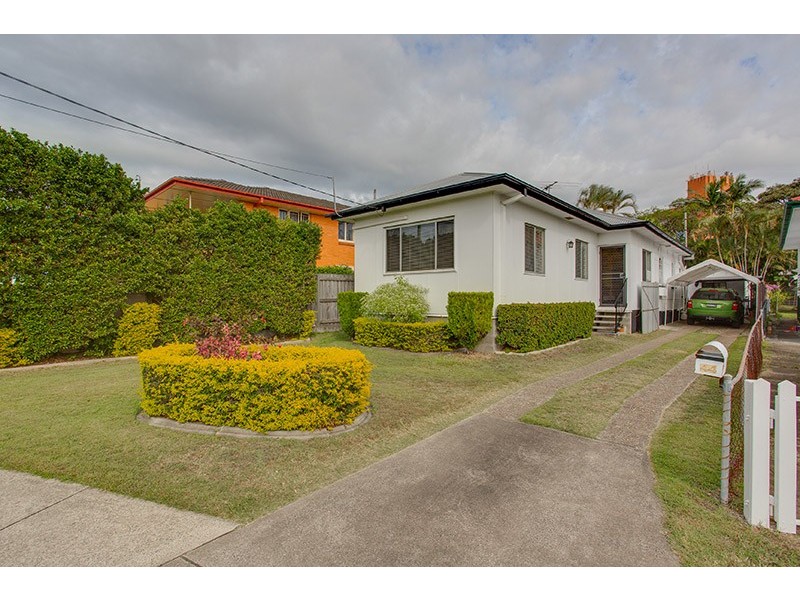 44 Hilltop Avenue, Chermside QLD 4032