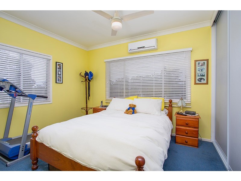 44 Hilltop Avenue, Chermside QLD 4032