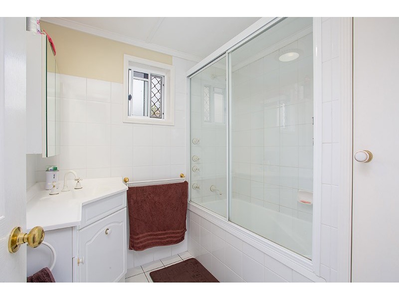 44 Hilltop Avenue, Chermside QLD 4032