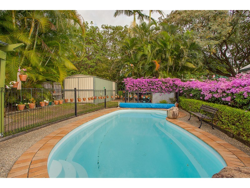 44 Hilltop Avenue, Chermside QLD 4032