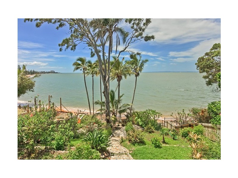 18 Whytecliffe Parade, Woody Point QLD 4019