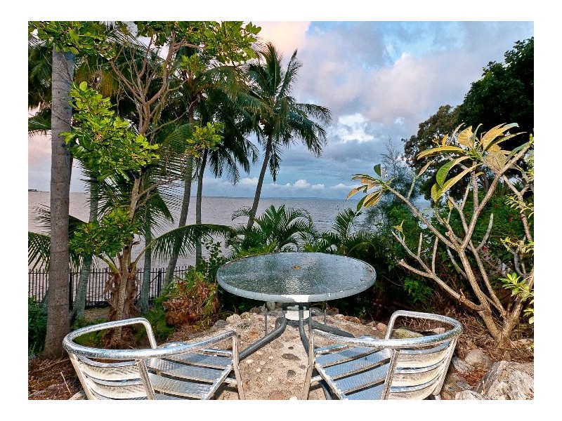 18 Whytecliffe Parade, Woody Point QLD 4019