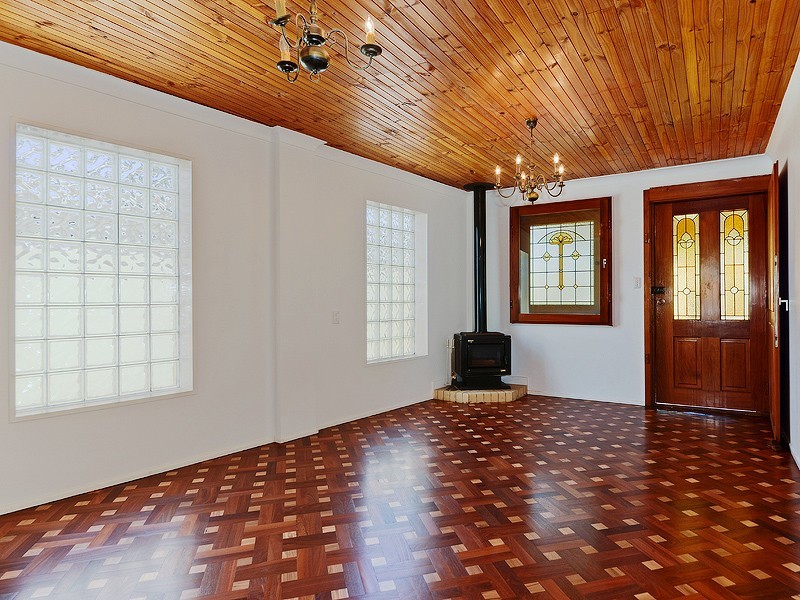 18 Whytecliffe Parade, Woody Point QLD 4019