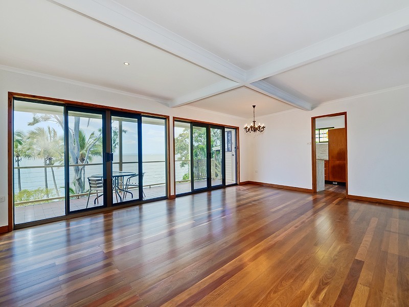 18 Whytecliffe Parade, Woody Point QLD 4019