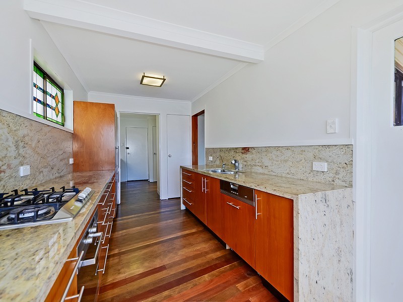 18 Whytecliffe Parade, Woody Point QLD 4019