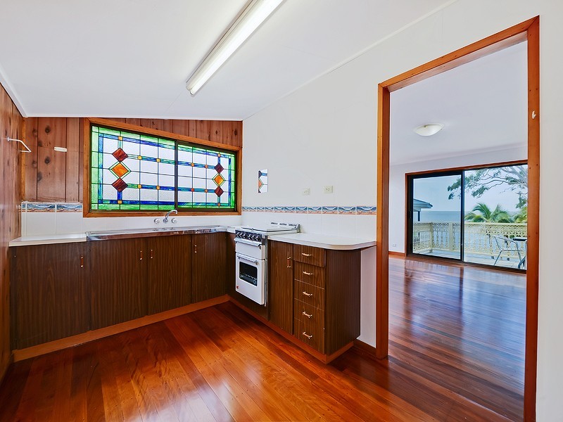 18 Whytecliffe Parade, Woody Point QLD 4019